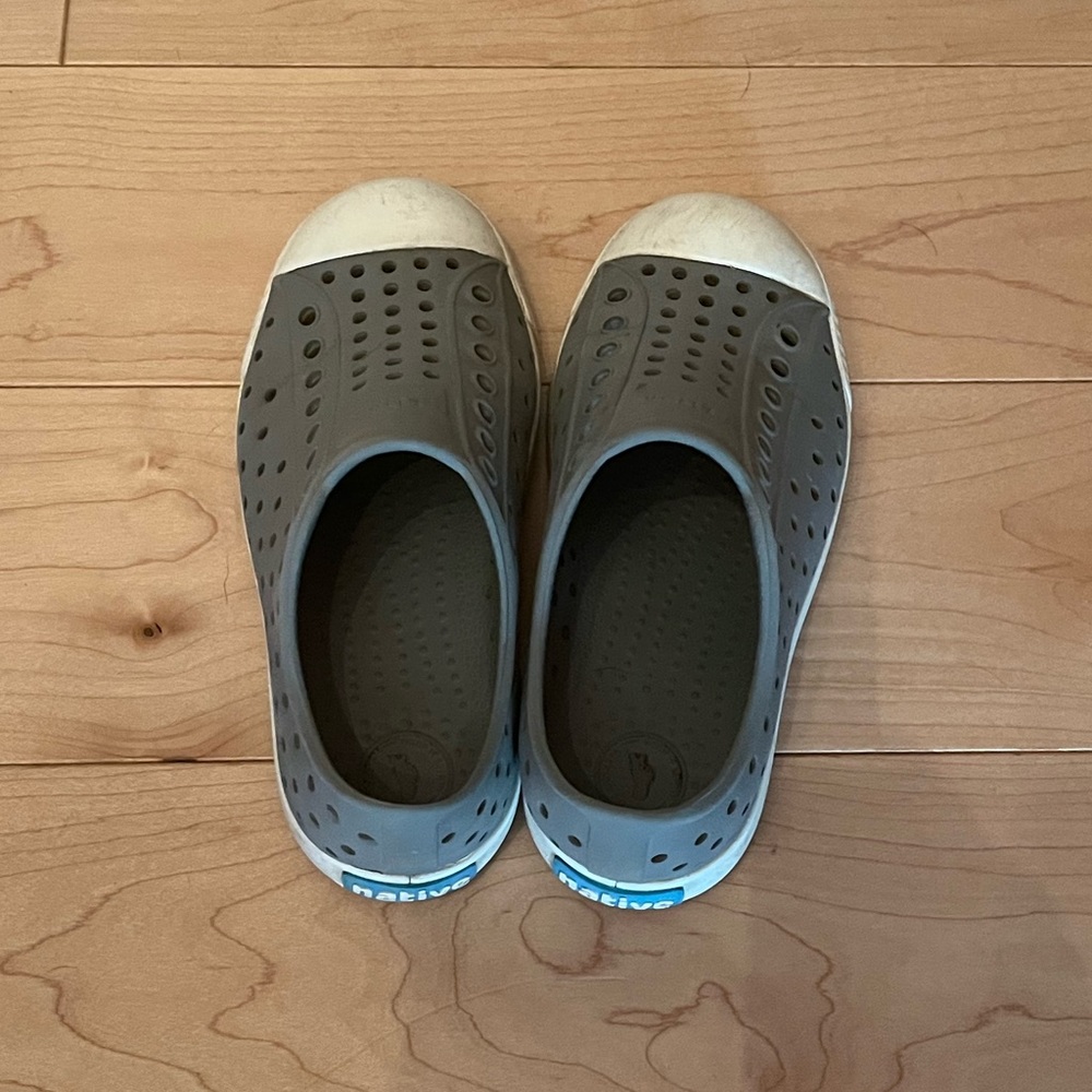 Native Jefferson Shoes (Pigeon Grey) size 10